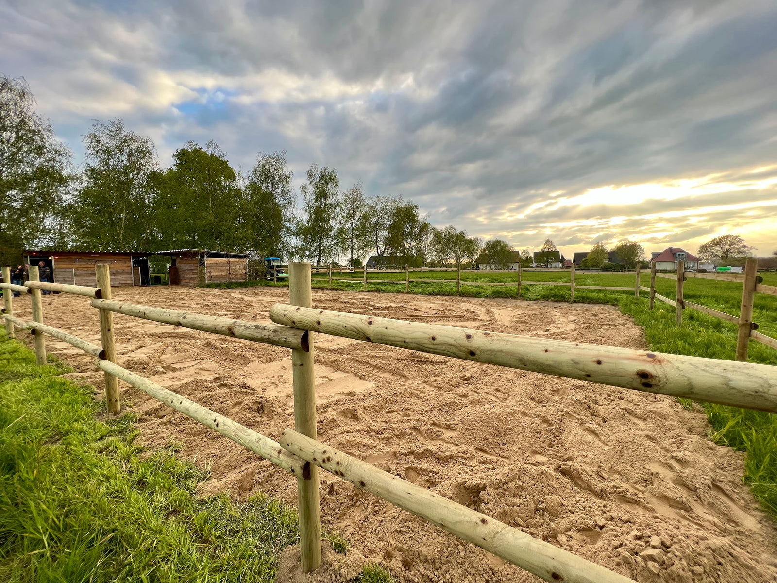 Wie befestige ich Pfähle richtig im Boden und was gibt es zu beachten?