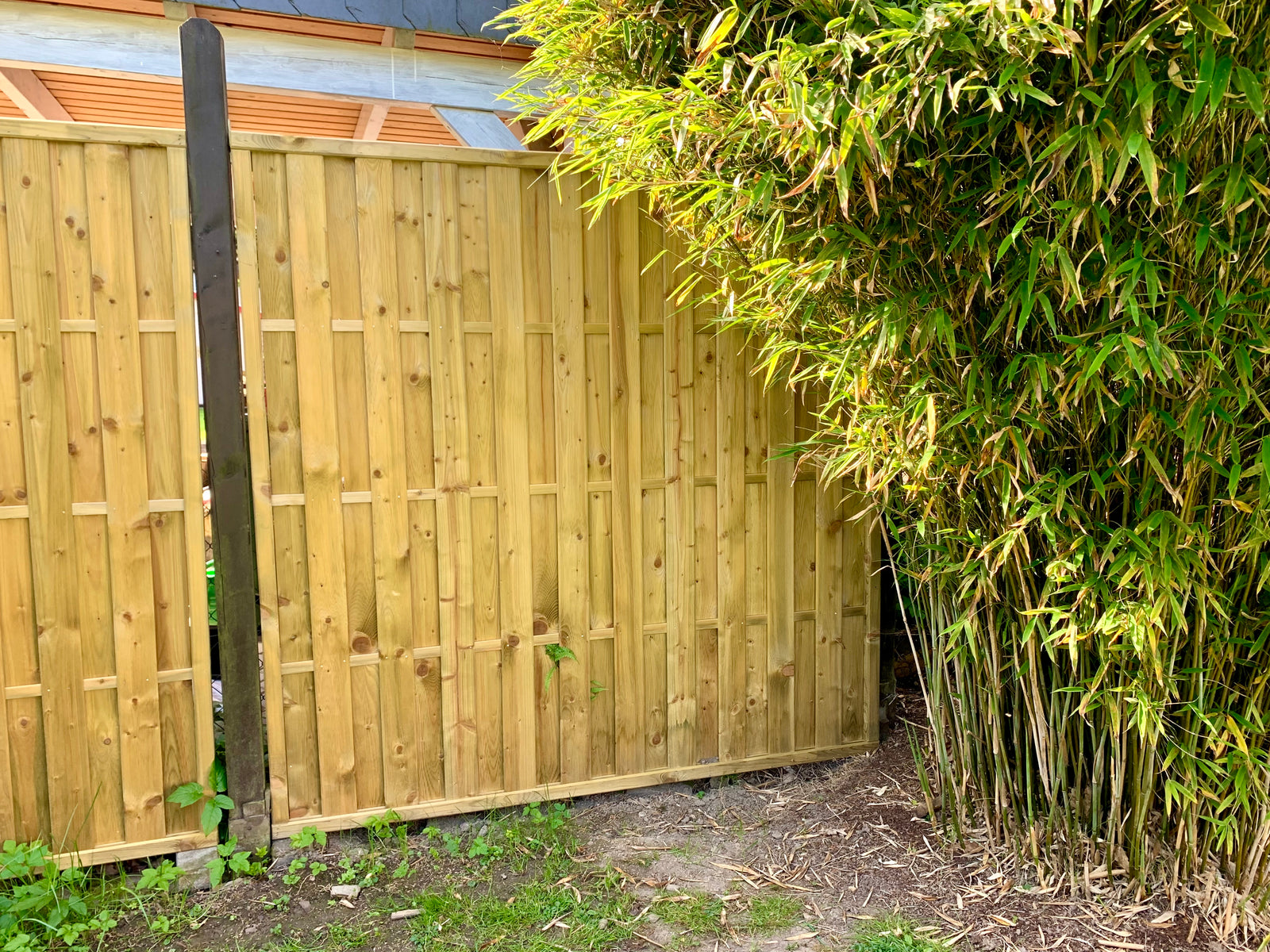 Sichtschutz im Garten: Schritt-für-Schritt Anleitung zum Aufstellen mit Gartenholz.org