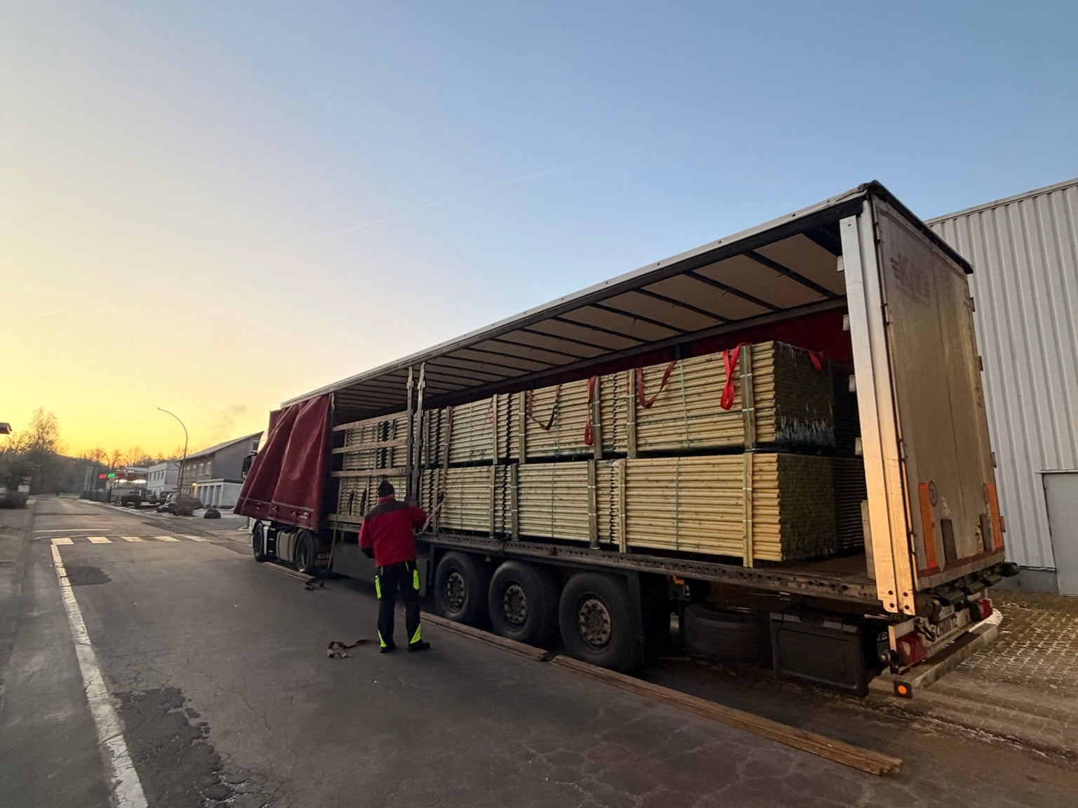 Holz liefern lassen – was wirklich geliefert wird und worauf es ankommt