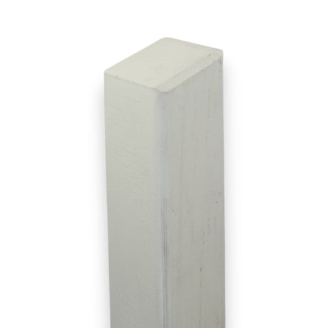 Gartenholz.org white-washed wooden fence post with a 15-degree angled top for water drainage.