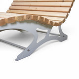 Gartenholz.org natural Douglasie wood lounger with curved slats and grey metal base